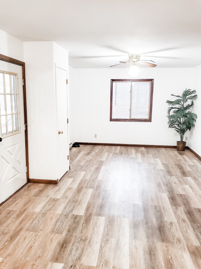 Foto del edificio - 1101 Lakeside Dr