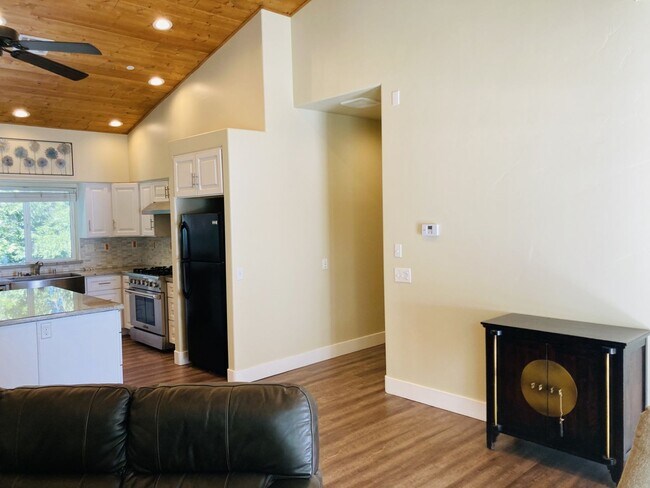 Building Photo - Desirable Ranch Style Home - All Main Level Living Space plus Two Car Garage