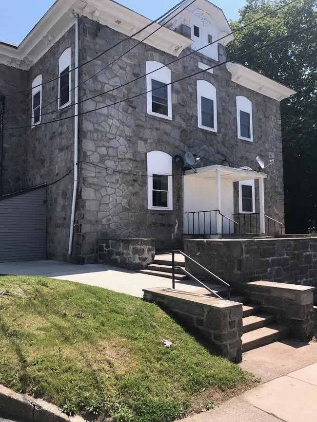 Building Photo - 29 E Logan Ave