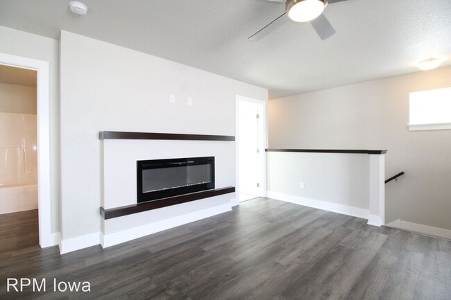 Building Photo - 4 br, 3 bath House - 4026 NE 5th Street