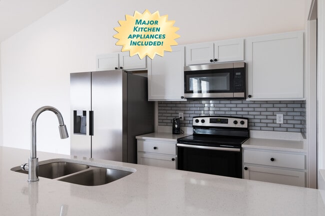 Kitchen, Dishwasher, Range, Fridge, Microwave included - 5347 Pinecrest Ct N