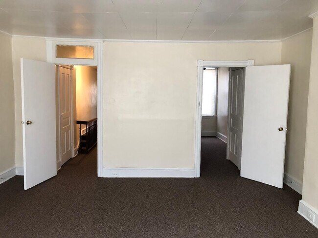 Building Photo - 2127 S 65th St