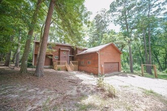 Building Photo - 2020 Cynthia Dr