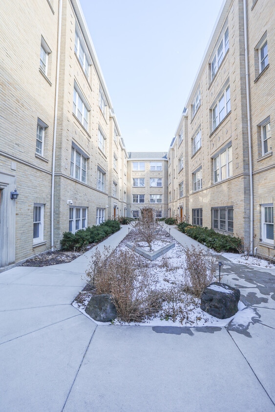 Primary Photo - 4413.5 N Greenview Ave