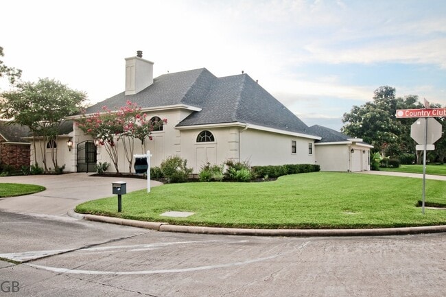 Building Photo - 3235 Country Club Blvd
