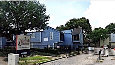 Building Photo - 5625 Antoine Dr