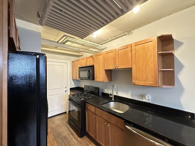 Foto del edificio - 728 W Addison St