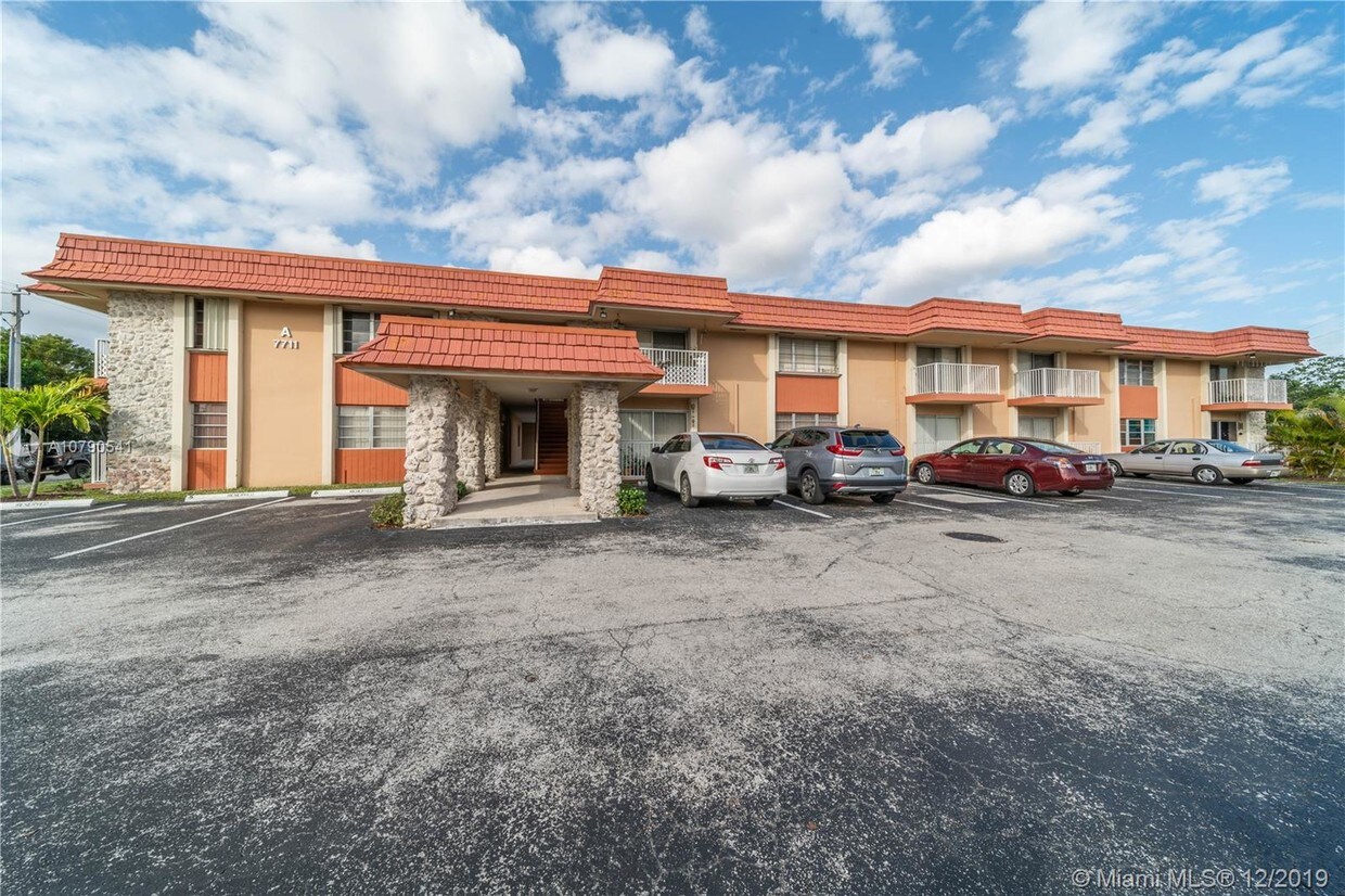 Primary Photo - 7711 SW 56th St