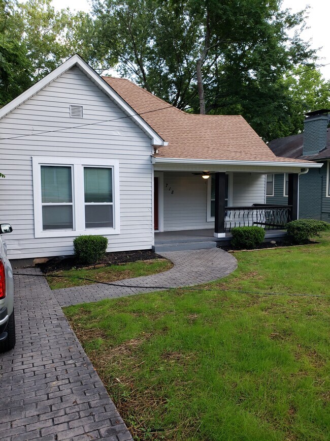 Foto del edificio - 718 Watauga Ave