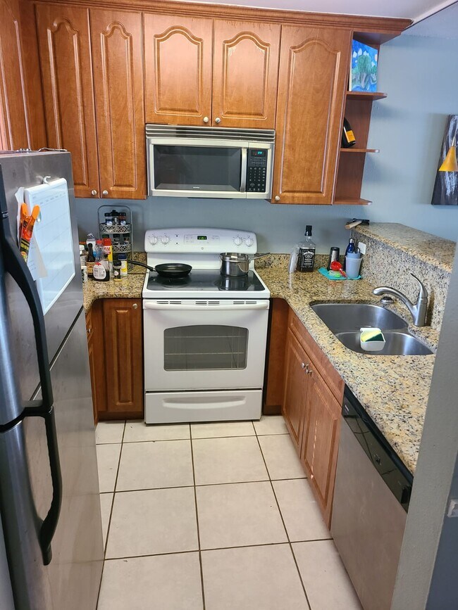 Building Photo - 2302 Maki Rd