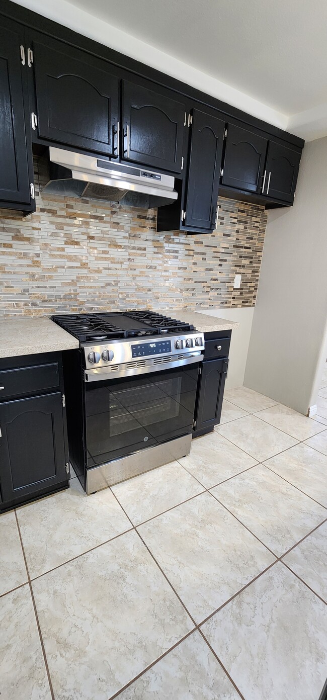 Photo - 10405 Anzac Ave Apartment