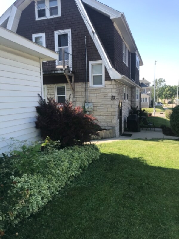 5205 W Greenfield Ave Unit Upper, West Milwaukee, WI 53214 Apartment