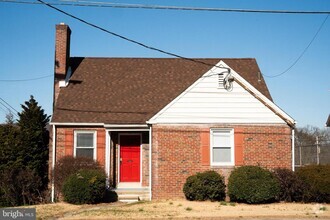 Building Photo - 2701 Perkiomen Ave