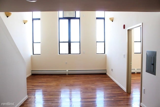 Building Photo - 43 Madison St
