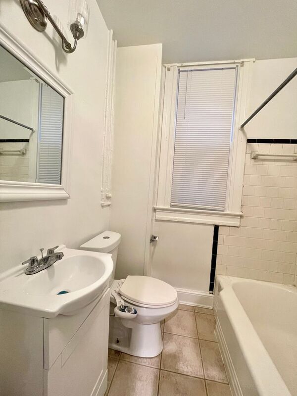 Foto del edificio - 2629 N Charles St