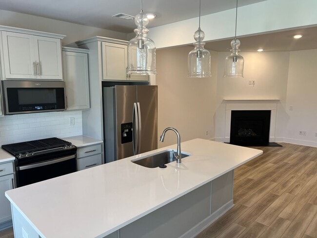 Building Photo - Stunning 3/2 Rental Unit in Prime Simpsonv...