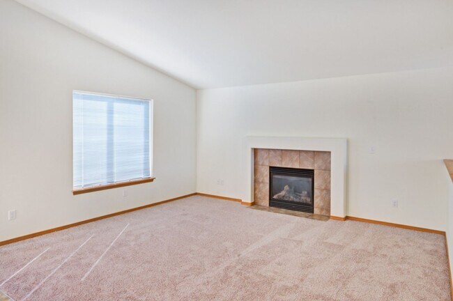 Building Photo - 4BD Split Level