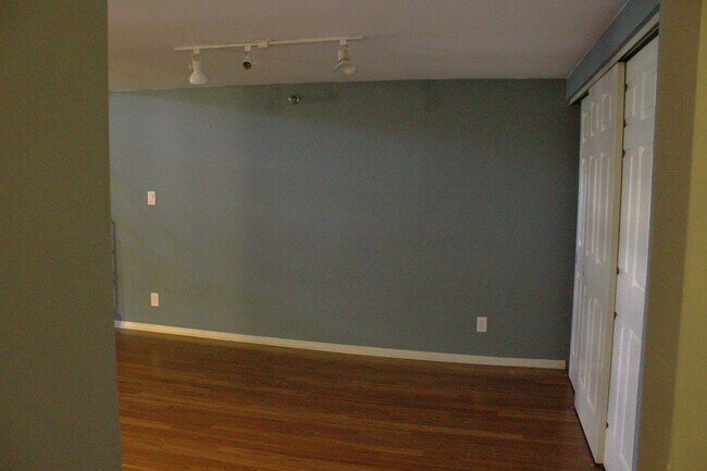 Foto del edificio - 270 E Highland Ave