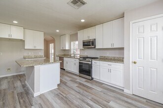 Building Photo - 14214 Silver Glade Ln