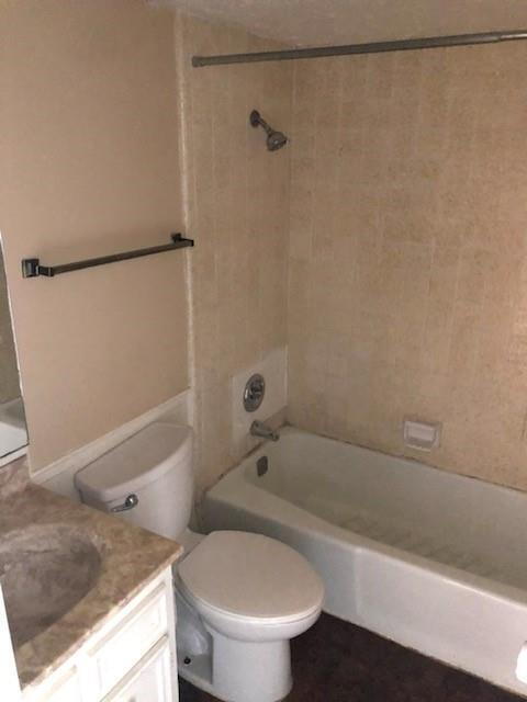 Building Photo - "Spacious 2-Bed, 2-Bath Oasis in the Heart...