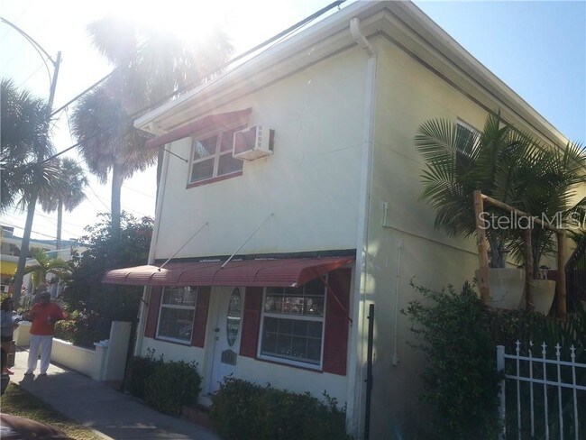Building Photo - 614 Mandalay Ave