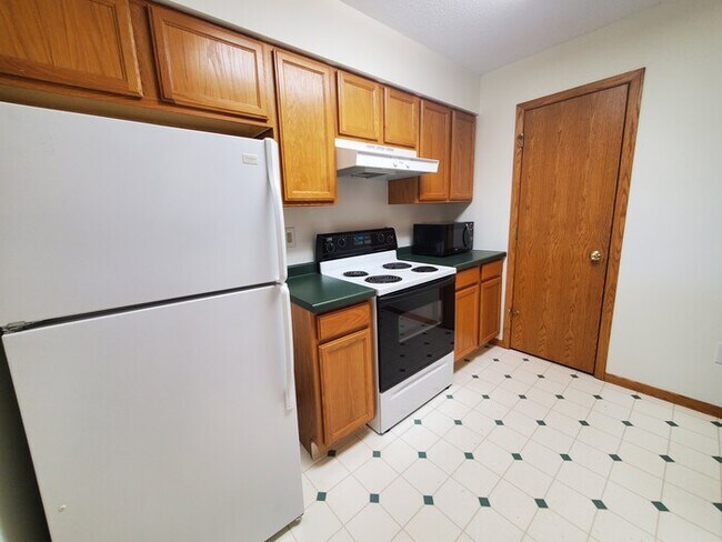 Building Photo - Meadowbrook Townhomes