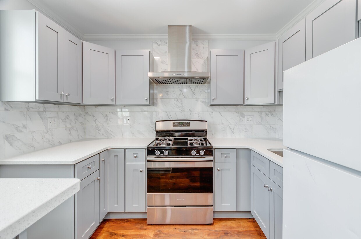 Primary Photo - 332 Ave E