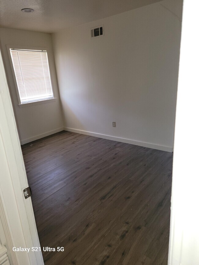 Building Photo - 143 McDowell Park Cir