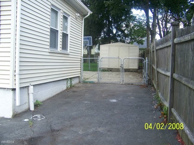 Building Photo - 3 br, 2 bath House - 413 Bedford St