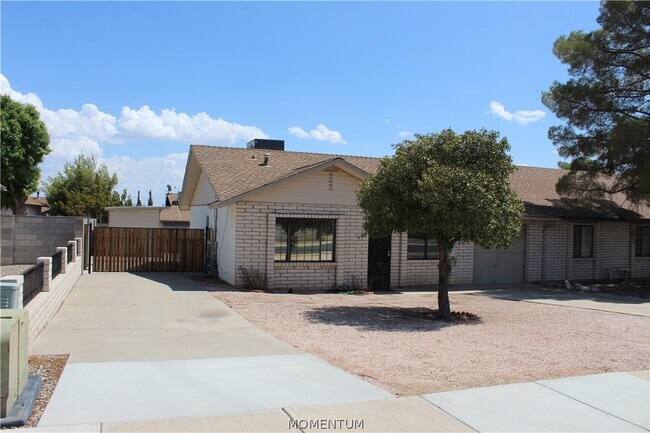 Foto del edificio - 4004 Shadow Crest Rd