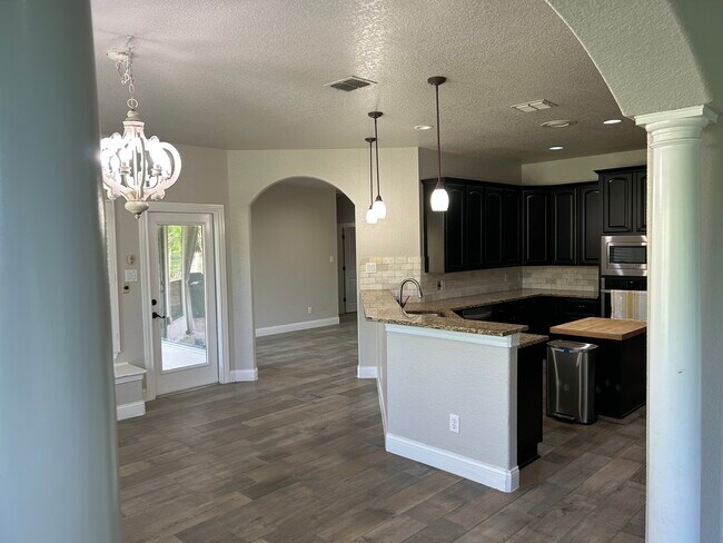 Building Photo - 30114 Fairway Vista Dr