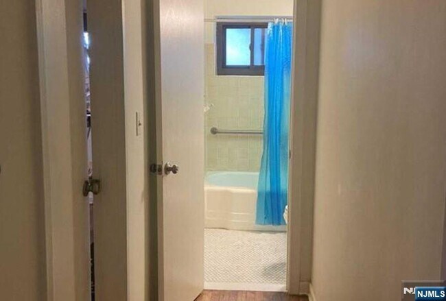Foto del edificio - 3060 Edwin Ave