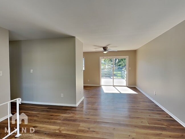 Foto del edificio - 2911 N Gresham Rd
