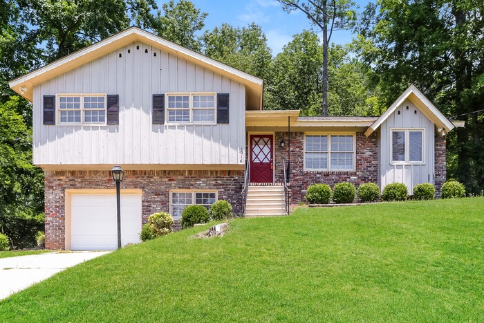 Primary Photo - Charming 3 Bedroom Home