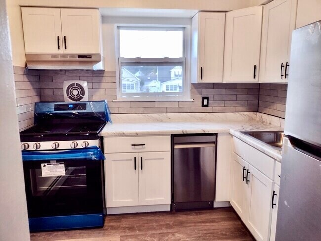 Building Photo - 54 Willett Ave