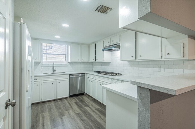 Building Photo - 9462 Fuqua St