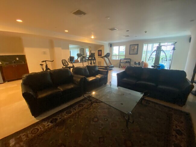 Foto del edificio - 171 Great Neck Rd