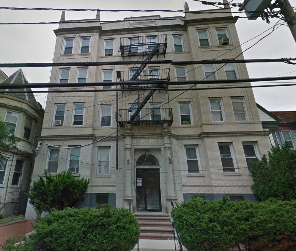 Primary Photo - 70 Tonnele Ave