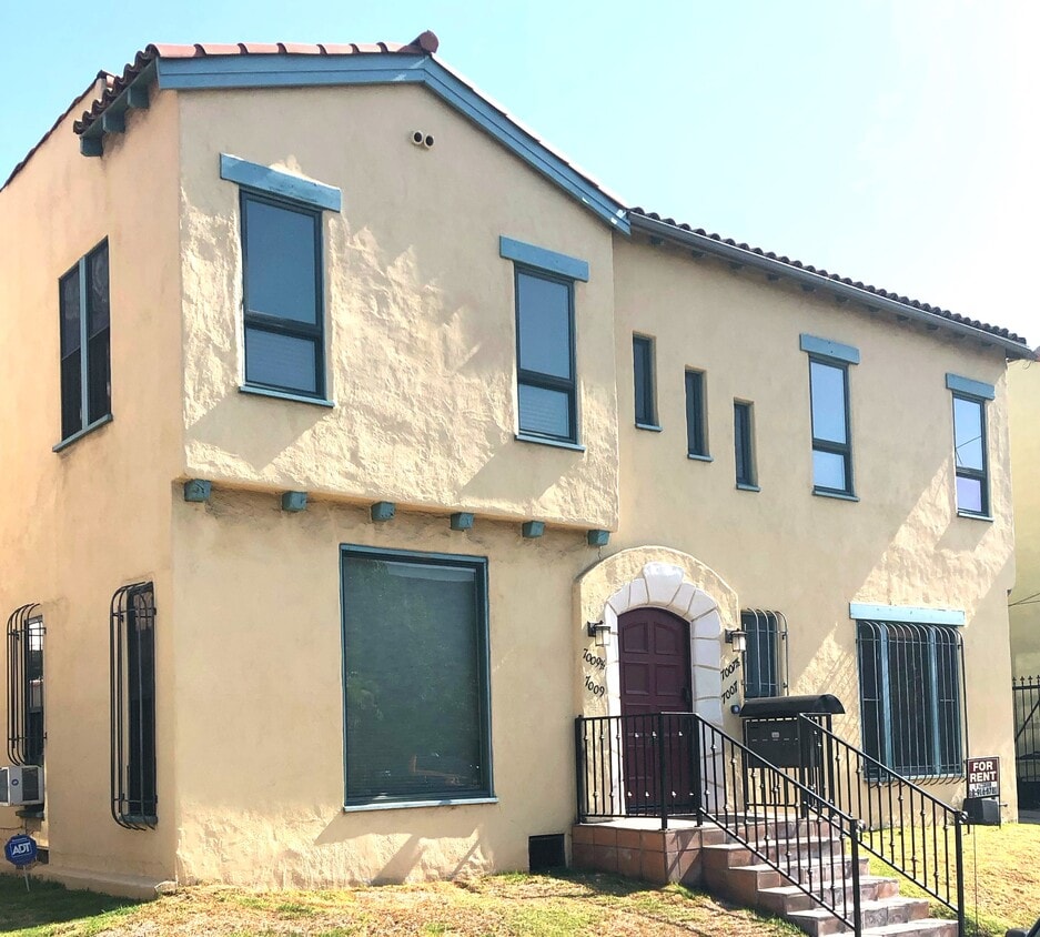 Primary Photo - 7007 Willoughby Ave