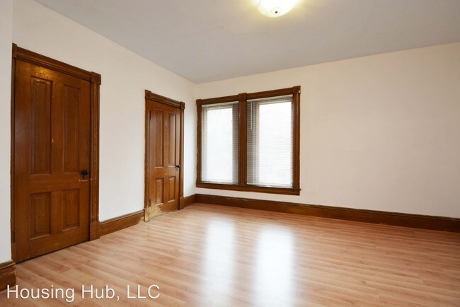 Building Photo - 1083 Bush Ave