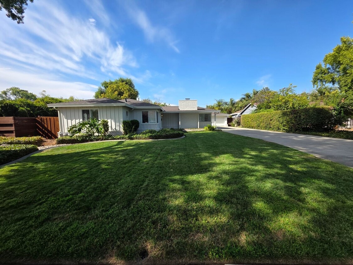 Primary Photo - Home located in the heart of the college n...