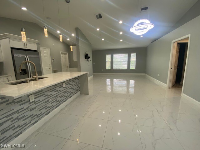 Foto del edificio - 8409 Tahiti Rd