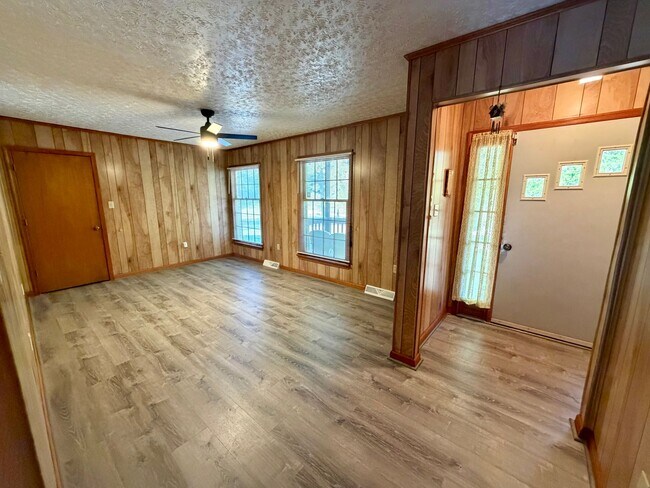 Building Photo - 177 Staunton River Rd