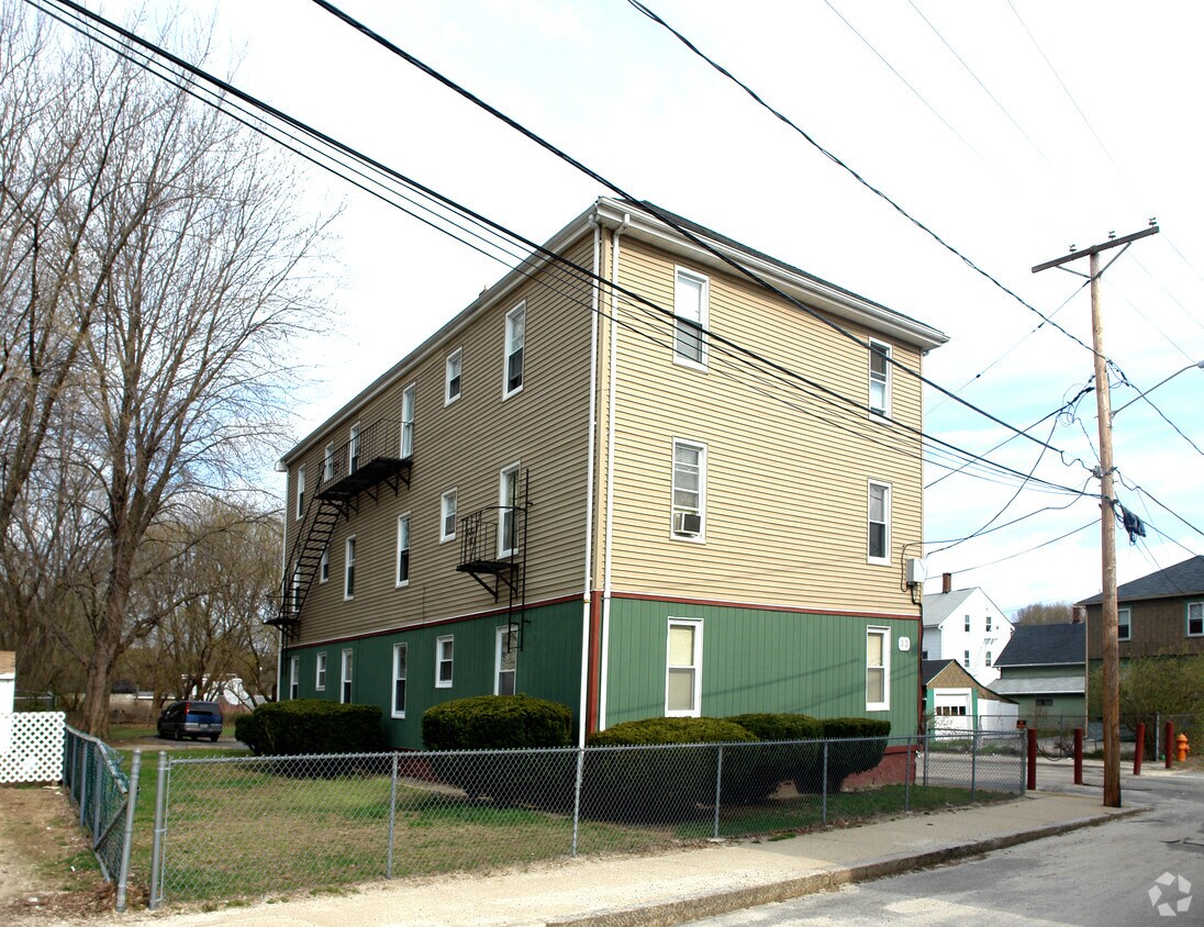 Building Photo - 32 Northeast St