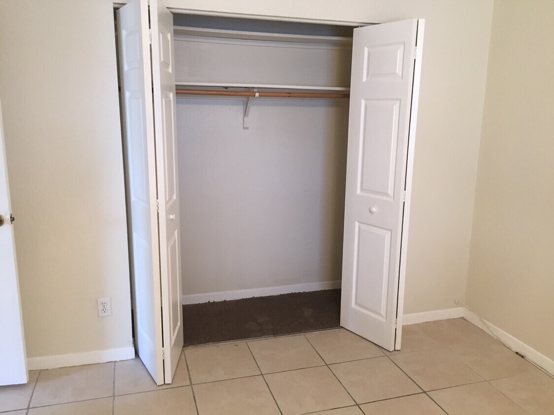Foto principal - 942 San Christopher Drive