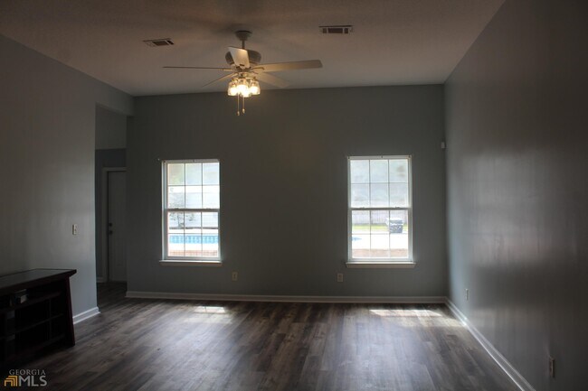 Building Photo - 144 Camellia Dr