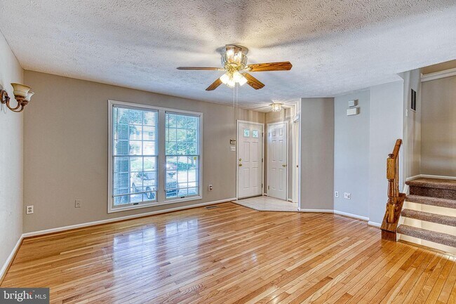 Building Photo - 421 Woodhill Dr