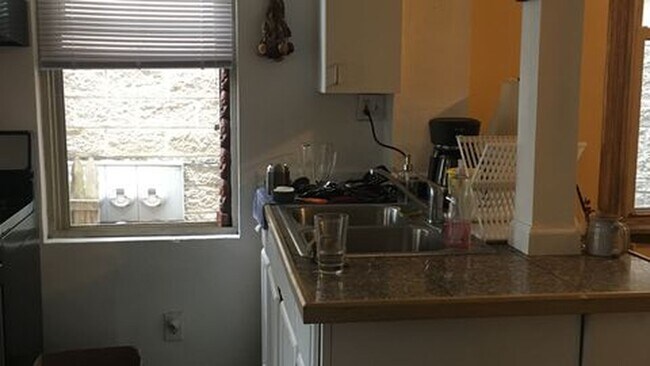 Foto del edificio - 821 N Hermitage Ave