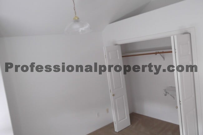 Building Photo - AMB115