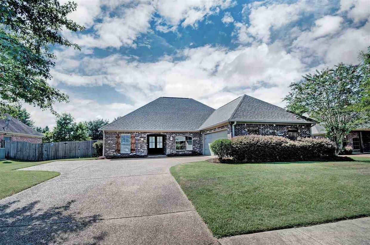 Foto principal - 105 Creekside Dr